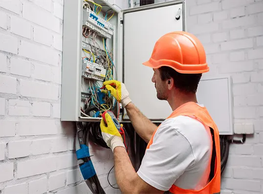 Eletricista no Jardim dos Ipês em Embu das Artes